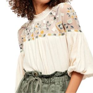 Free People Top Neutral Colors Embroidered Blended NEW Size XS Flutter Sleeve